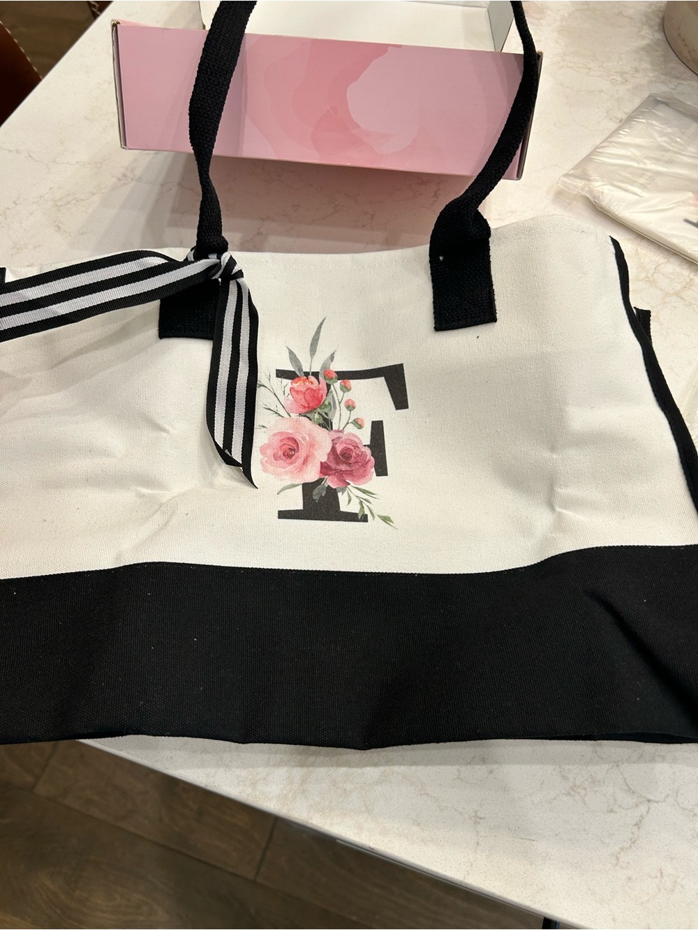 Brand new/Floral Initial Canvas Tote Bag - with matching pouch Black & White 🩷